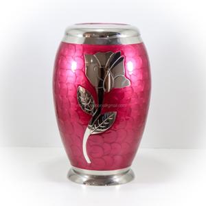 Urna de cremación con grabado de Rosa Blanca perla monarca de latón para cenizas humanas y suministros funerarios urnas humanas de latón de India - Product Image 4