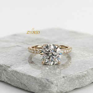 Anillo de Compromiso Solitario de Oro de 18K con Corte Redondo, Anillo de Boda con Banda Pavé de Lujo, Joyería Nupcial Elegante - Product Image 2