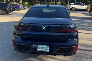 BMW i7 xDrive60 2023 Usado Premium, Doble Motor, Tracción en las Cuatro Ruedas, Equipamiento de Alta Gama - Product Image 3