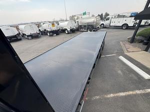 Super Oferta: Camión Usado Freightliner M2 2022 con Eje Tándem, Plataforma Plana de 24 pies, 360HP, Transmisión Automática Allison RDS de 6 Velocidades, Listo para Enviar - Product Image 4