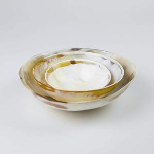 Bol de service en corne de buffle biologique, accessoire de table et de cuisine artisanal - Product Image 2