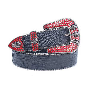 Ceinture en strass rouge avec sangle texturée noire et boucles en forme de crâne - Product Image 1