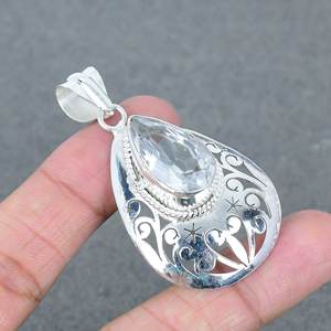 Colgante de piedras preciosas de cristal de Latón chapado en plata antigua de alta calidad, colgante artesanal en forma de pera con chapado en plata a la venta - Product Image 1