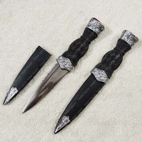 Boucle de kilt écossais TIGER TOUCH avec décoration en dentelle et gaine en fer TT-422