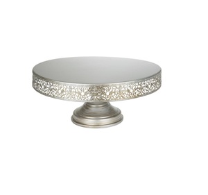 Esclusivo supporto per torte in metallo a 3 livelli utilizzato dai pasticcieri di ristorazione di fascia alta delle panetterie boutique e dagli stilisti di eventi nuziali - Product Image 5
