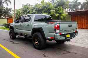T o y o t a Tacoma TRD 4X4 Off-Road Pick-Up Truck Caja de cambios manual Diesel Turbo Engine AWD Drive Light Interior Asientos de cuero - Product Image 3