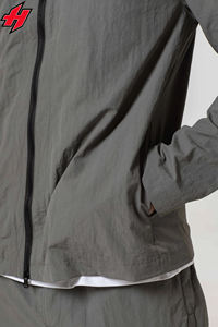 2024ขายส่งผู้ชายU NisexนักออกแบบSweatsuit Joggerเสื้อกันลมTracksuitโลโก้ที่กําหนดเองนักออกแบบไนลอนสะท้อนแสงTracksuits - Product Image 3