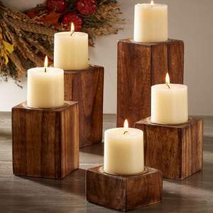 Bougeoir en bois rustique unique pour l'affichage décoratif de Noël avec un charmant design en bois naturel et une lueur chaleureuse pour les vacances - Product Image 1