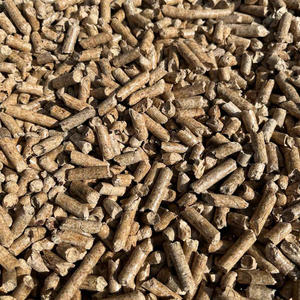 Pellets de bois durables avec une excellente efficacité de combustion et une faible teneur en humidité pour les chaudières à biomasse et les applications de chauffage - Product Image 1