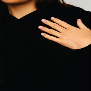 Sweat à capuche respirant pour femme, coupe décontractée et courte, épaules tombantes, noir, 80% viscose 15% polyester 5% élasthanne - Product Image 6