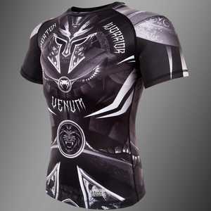 Rashguard deportivo personalizado para hombres y jóvenes - Product Image 2