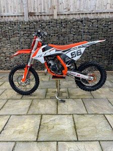 TOUT NOUVEAU 2025 Sur-Ron Light Bee X Moto électrique tout-terrain pour adultes en alliage d'aluminium Garantie de 3 ans TOUT NOUVEAU 2025 Sur-Ron - Product Image 3