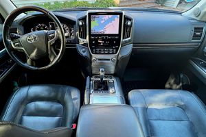 Toyota Land Cruiser 2018 Usado en Excelentes Condiciones - Product Image 1