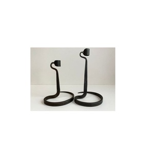 Candelabros de metal grandes hechos a mano duraderos para uso en exteriores e interiores con hermosos detalles artísticos - Product Image 1