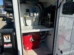 COMPRE AHORA Camioneta de Servicio Mecánico Silverado 5500HD USADA, LIMPIA, AÑO 2020, Motor Duramax 350HP, Transmisión Automática de 6 Velocidades, LISTA PARA ENVIAR a Todo el Mundo - Product Image 6