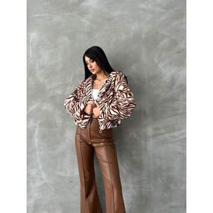 Chaquetas de Mujer con Estampado de Leopardo al por Mayor, Diseño Elegante y Moderno - Product Image 4