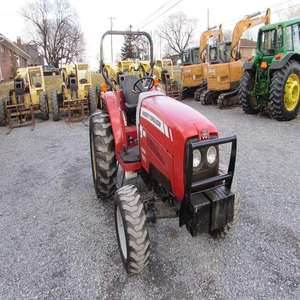 Tracteur Massey Ferguson 1552 60 CV pour l'agriculture et l'élevage avec protection de calandre pour la récolte du grain et du maïs - Product Image 1