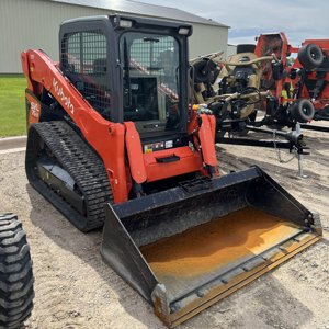 รถตักล้อยาง Kubota SVL75-2 ขนาดกะทัดรัด, เครื่องยนต์ดีเซล 90 แรงม้า 74 แรงม้า, ระบบป้องกันการพลิกคว่ำแบบเปิด, ระบบไฮดรอลิกเสริมแบบไหลมาตรฐาน - Product Image 1