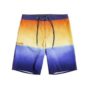 Short de sport personnalisé de couleur fendue, respirant et épais, avec impression par sublimation - Product Image 2