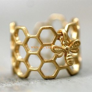 Diseño de hojas Mesa pulida dorada Anillos de sujeción de tejido de latón de metal decorativo Hebilla de servilleta más vendida Precio competitivo - Product Image 4