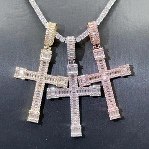 Pendentif Croix Personnalisé en Argent 925 Style Hip Hop, Design Tendance Streetwear Sertie de Diamants Moissanite, Breloques Personnalisées - Product Image 1