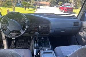 Volant à gauche d'occasion, 50 001 à 75 000 miles - Product Image 6