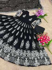 Présentation du nouveau travail de broderie Designer Party Wear Look avec Dupatta Faux Georgette With * Heavy Broderie With Full Sleeve - Product Image 3