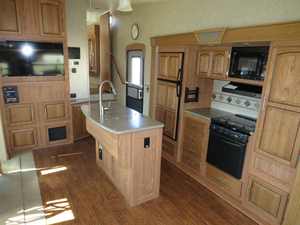 F-O-R-E-S-T R-I-V-E-R R-O-C-K-W-O-O-D S-I-G-N-A-T-U-R-E ULTRA LITE 8-2-8-5-I-K-W-S d'occasion 2015 à vendre - Product Image 5