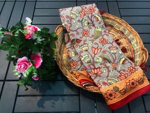 Hermosos saris estampados digitales Kalamkari de algodón con borde de contraste emparejados con blusa estampada estilo étnico - Product Image 2