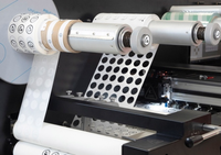 Imprimante UV pour l'impression d'autocollants couleur personnalisés, machine numérique de découpe, de plastification et de refendage d'étiquettes en rouleau