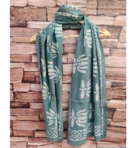 Estola de algodón Mul Mul estampada a mano con diseño Dabu, que ofrece una textura ligera y cómoda y un estilo étnico elegante. - Product Image 1