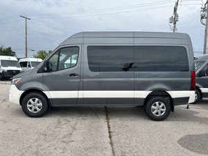 Sprinter 2500 2023 USADO EN EXCELENTES CONDICIONES, Bajo Kilometraje, Transmisión Automática, Asientos de Cuero, Sin Accidentes y Listo para Enviar - Product Image 5