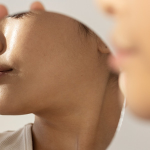 Crema hidratante OEM de 50ml que ayuda a restaurar la suavidad y la vitalidad de la piel seca y deshidratada - Product Image 3