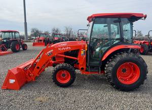 Tractor Agrícola L4060 de 40 HP en Oferta, con Cargador Frontal LA905, Rojo, Tracción en las 4 Ruedas, Alta Productividad - Product Image 2