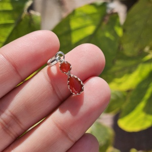 Colgante de plata de ley de cornalina de estilo religioso fabricado en India, pequeño abalorio de joyería pequeña a un precio - Product Image 1