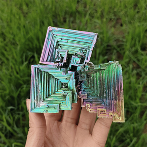 Spécimen minéral brut de grappe de cristal de bismuth arc-en-ciel naturel en gros pour les collectionneurs décoration de la maison guérison énergétique - Product Image 2