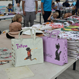 ถุงช้อปปิ้งผ้า PP ทอ พร้อมแถบตีนตุ๊กแก ปรับขนาดและหูหิ้วได้ตามต้องการ - Product Image 1