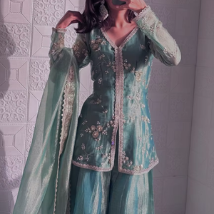 Ensemble Kurta Sharara d'été respirant brodé de luxe Unity avec dupatta en tissu mélange de soie doux, idéal pour les fêtes et les mariages - Product Image 1