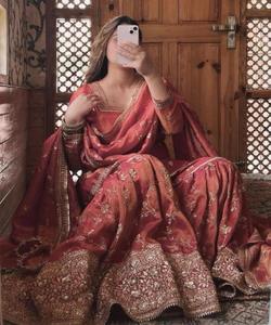 ชุด dupatta และ sharara สวมใส่ประจำวันที่ทันสมัยพร้อมงานเพชรที่มีระดับและการตกแต่งไข่มุก - Product Image 2