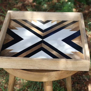 Plateau de mariage en bois artisanal Art Déco géométrique noir et blanc à motif végétal - Product Image 1