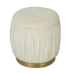 Taburete otomano redondo de lujo con tapicería de tela plisada y base de latón martillado para el elegante vestíbulo del hotel y la sala de estar moderna - Product Image 4