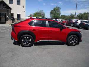 Toyota bZ4X XLE 4 portes Crossover 2025, construit avec soin - Product Image 2