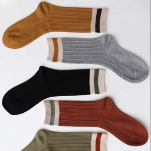 Calcetines Deportivos Premium con Diseño Gráfico, Estilo Urbano, Transpirables, de Algodón, para Uso Diario, Diseño Moderno para Marcas de Moda, Venta al por Mayor y Menor - Product Image 3