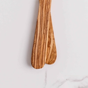 Ustensile spatule fendue en bois d'olivier fait à la main - Product Image 3