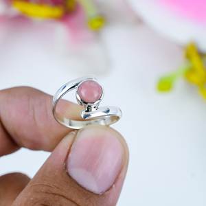 Bague solitaire en argent sterling avec quartz rose, cabochon rond rose pâle, minimaliste, bande ouverte, bijoux en pierres précieuses pour femmes - Product Image 1