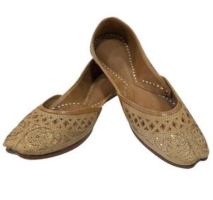 Pierres traditionnelles faites à la main pour femmes Khussa longue taille décontracté mariage Juti Punjabi Jutti femmes Khussa à vendre - Product Image 5