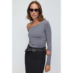 Chemise basique à col asymétrique - Product Image 1