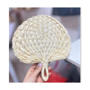 Éventail artisanal en bambou naturel en forme de cœur coloré Éventail en feuille de plam pour l'été 99GD du Vietnam - Product Image 3