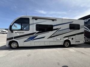 Camping-car mobile d'occasion 2024 T-h-o-r V-e-g-a-s 24.1 réglable, Euro 6, pour 4 à 6 personnes, avec cuisine et climatisation - Product Image 3