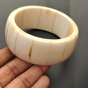 Brazalete de Hueso de Búfalo Natural, Joyería Artesanal de Hueso de Búfalo - Product Image 1